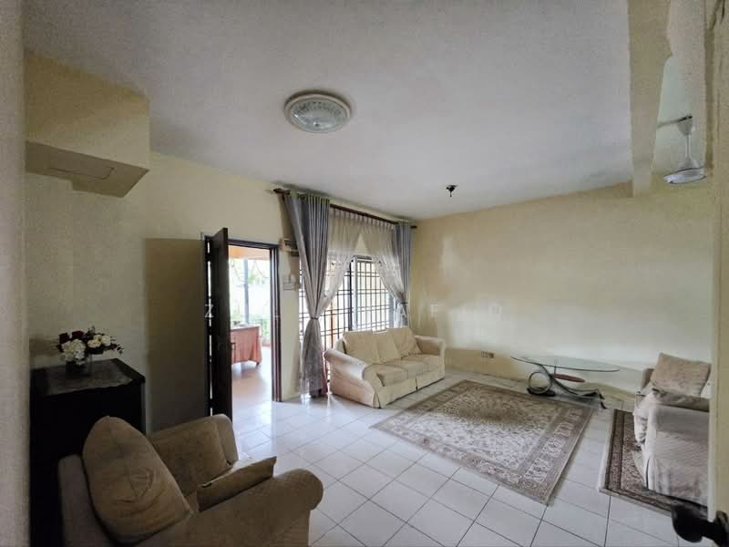 2-storey Terraced House for Sale in Bandar Putra Permai (Seri Kembangan) - Zul Syafiq - Living Room - PropertyGuru.com.my
