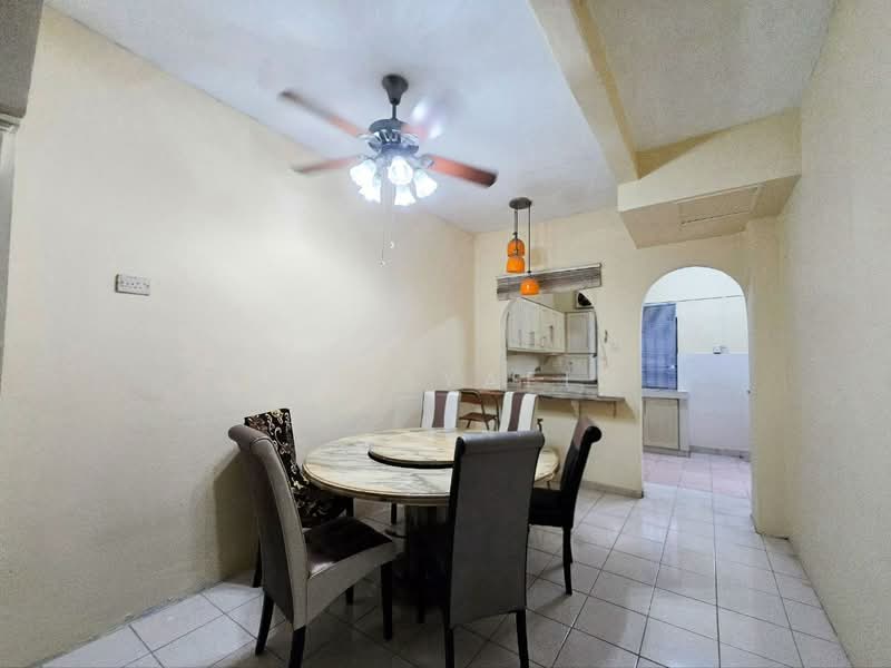 2-storey Terraced House for Sale in Bandar Putra Permai (Seri Kembangan) - Zul Syafiq - Dining Room - PropertyGuru.com.my