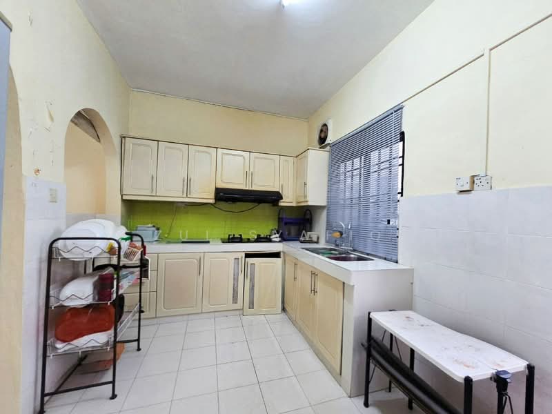 2-storey Terraced House for Sale in Bandar Putra Permai (Seri Kembangan) - Zul Syafiq - Kitchen - PropertyGuru.com.my