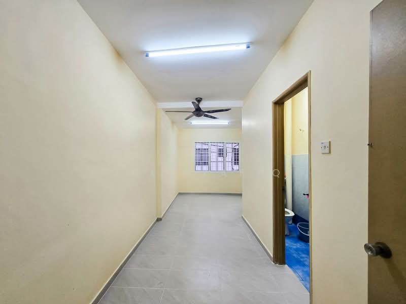 2-storey Terraced House for Sale in Bandar Putra Permai (Seri Kembangan) - Zul Syafiq - Corridor - PropertyGuru.com.my
