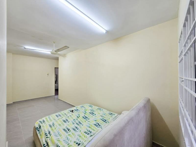 2-storey Terraced House for Sale in Bandar Putra Permai (Seri Kembangan) - Zul Syafiq - Bedroom - PropertyGuru.com.my