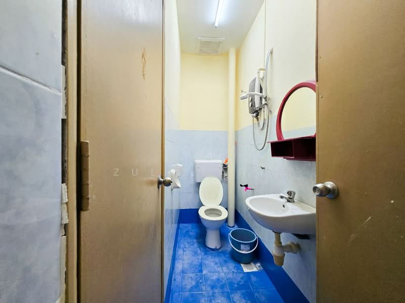 2-storey Terraced House for Sale in Bandar Putra Permai (Seri Kembangan) - Zul Syafiq - Bathroom - PropertyGuru.com.my