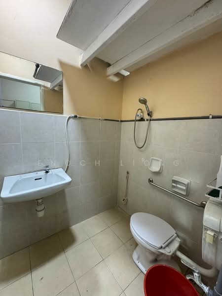 Flat for Rent at Taman Ehsan Jaya - Enoch Liong - Bathroom - PropertyGuru.com.my