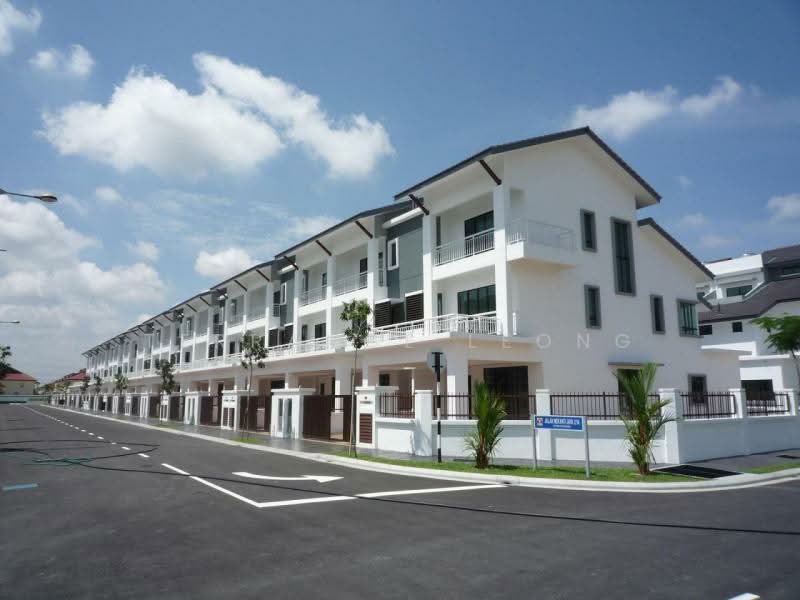 Rumah Teres 3 Tingkat untuk Dijual di Taman Taming Indah 2 (Bandar Sungai Long) - Terrance Leong - Exterior - PropertyGuru.com.my