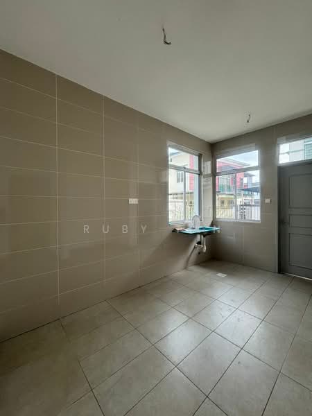 2-storey Terraced House for Sale in Indahpura Iris Park (Kulai) - Ruby Tan - Kitchen - PropertyGuru.com.my