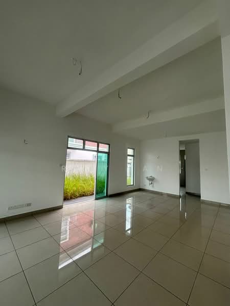 2-storey Terraced House for Sale in Indahpura Iris Park (Kulai) - Ruby Tan - Living Room - PropertyGuru.com.my