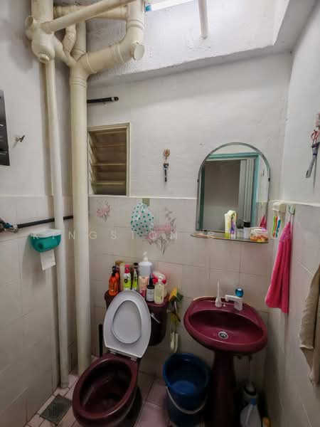 Pangsapuri untuk Dijual di The Riviera - Kingston Choo - Bathroom - PropertyGuru.com.my