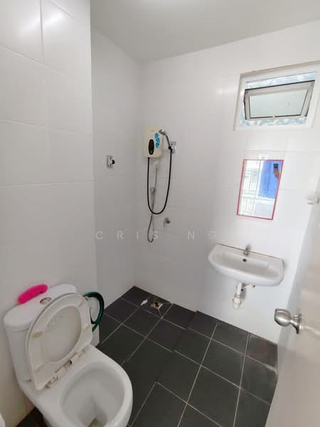 Kondominium untuk Dijual di SummerSkye Residences - Cris Ng - Bathroom - PropertyGuru.com.my