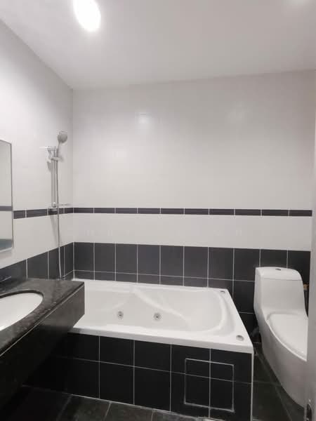 2-storey Terraced House for Rent in Jelutong (Penang) - Chris Teoh - Bathroom - PropertyGuru.com.my