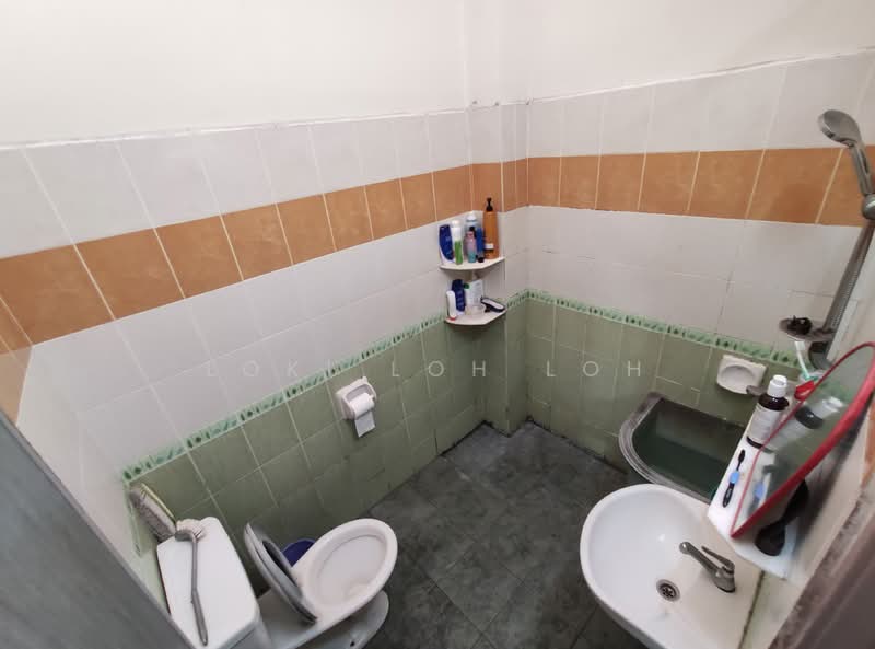 2-storey Terraced House for Sale in Selayang Baru (Selayang) - Loki Loh Loh - Bathroom - PropertyGuru.com.my