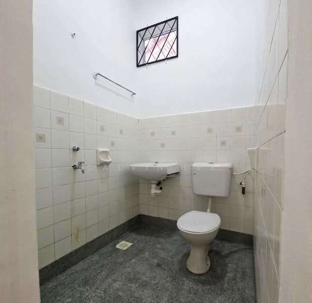 1-storey Terraced House for Sale in Senai (Kulai) - Calvin Lee - Bathroom - PropertyGuru.com.my