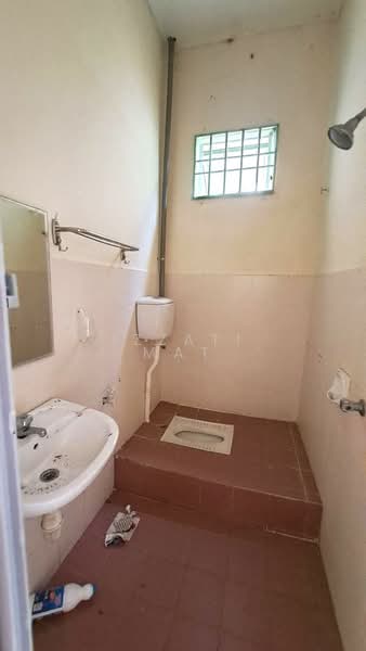 1-storey Terraced House for Sale in Pasir Puteh (Kelantan) - Izzati Mat - Bathroom - PropertyGuru.com.my