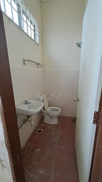 1-storey Terraced House for Sale in Pasir Puteh (Kelantan) - Izzati Mat - Bathroom - PropertyGuru.com.my