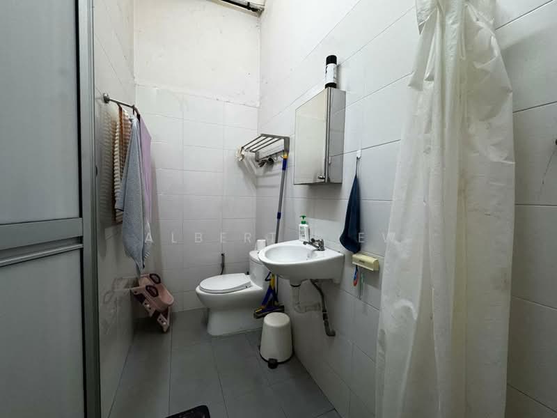 1-storey Terraced House for Sale in Bagan (Johor) - Albert Liew - Bathroom - PropertyGuru.com.my