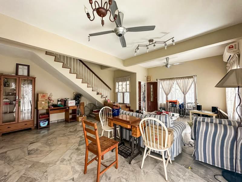 Rumah Teres 2 Tingkat untuk Dijual di Taman Kelana Idaman (Ara Damansara) - Zul Hasif - Living Room - PropertyGuru.com.my