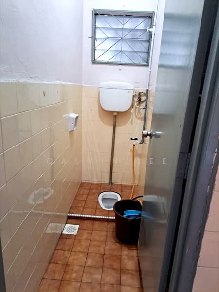 1-storey Terraced House for Sale in Taman Johor Jaya (Johor Bahru) - Calvin Lee - Bathroom - PropertyGuru.com.my