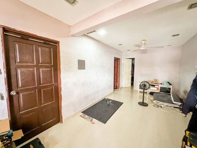 1-storey Terraced House for Sale in Petaling Jaya (Selangor) - Hanif Hanz - Living Room - PropertyGuru.com.my