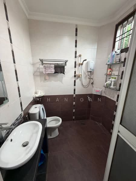 Rumah Teres 2 Tingkat untuk Dijual di Taman Molek (Johor Bahru) - Ethan Gan - Bathroom - PropertyGuru.com.my