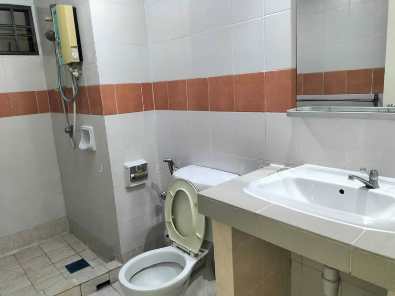 Apartment for Rent at Anjung Hijau (Greenfields) - Jocelyn Koh - Bathroom - PropertyGuru.com.my