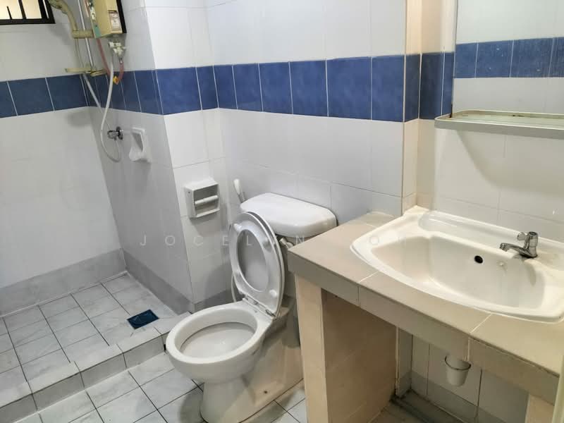 Apartment for Rent at Anjung Hijau (Greenfields) - Jocelyn Koh - Bathroom - PropertyGuru.com.my