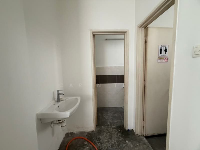 Shop for Rent in Setia Tropika (Johor Bahru) - Caryn Ter - Bathroom - PropertyGuru.com.my