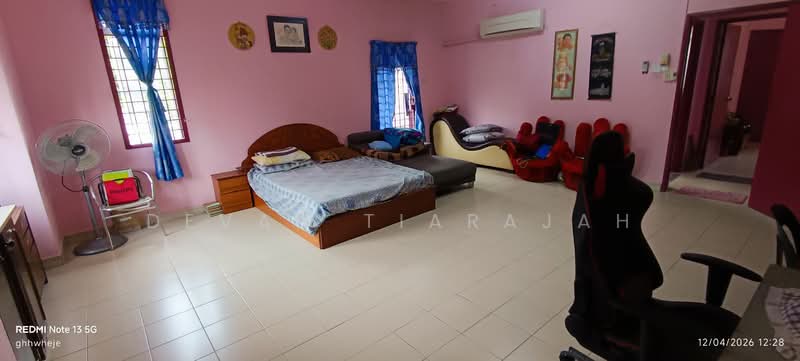 2-storey Terraced House for Sale in Taman Suria Selayang (Selayang) - Devan Tiarajah - Master Bedroom - PropertyGuru.com.my