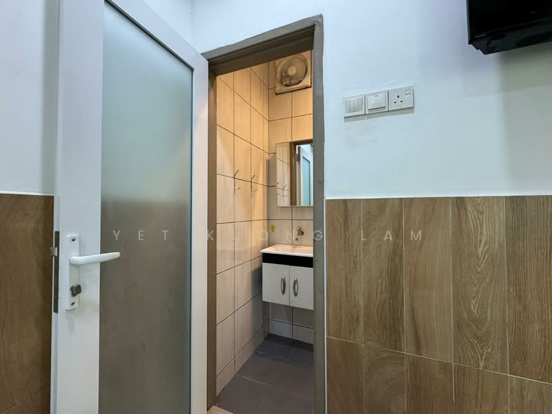Rumah Berkembar untuk Disewa di Bercham (Ipoh) - Yet Kuong Lam - Bathroom - PropertyGuru.com.my