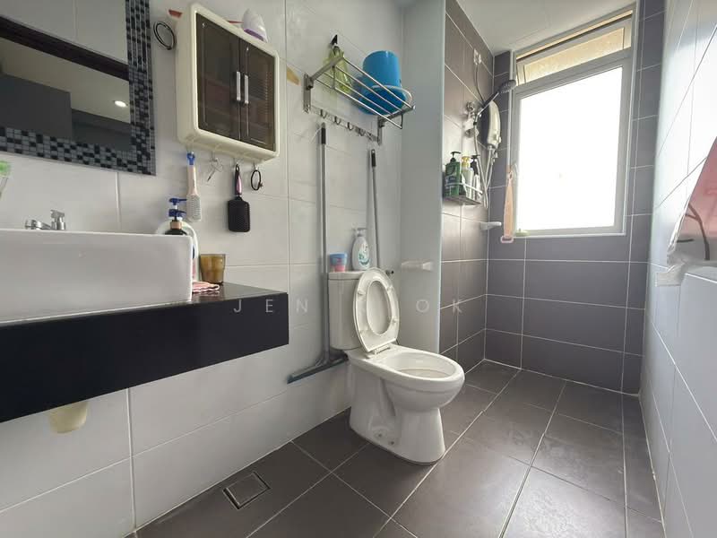 Kondominium untuk Dijual di KSL Residence 2 @ Kangkar Tebrau - Jen Kiok - Bathroom - PropertyGuru.com.my