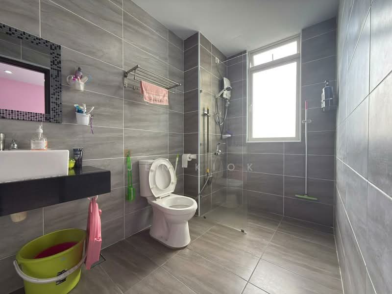 Kondominium untuk Dijual di KSL Residence 2 @ Kangkar Tebrau - Jen Kiok - Bathroom - PropertyGuru.com.my