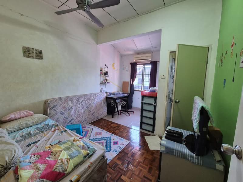 Rumah Teres 2 Tingkat untuk Dijual di Taman Desa Tebrau (Tebrau) - Alviss Tay - Bedroom - PropertyGuru.com.my