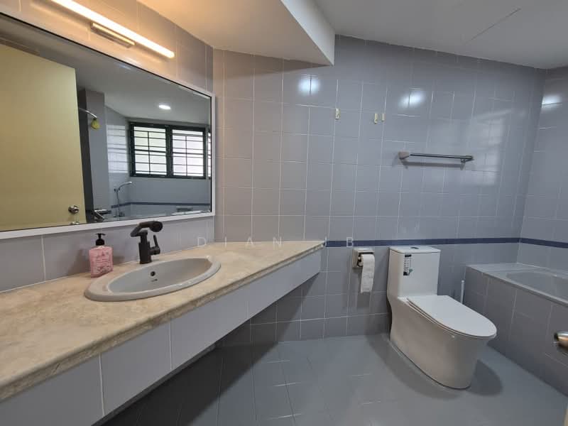 Condominium for Rent at The Straits View Condominium - Dian JB - Bathroom - PropertyGuru.com.my