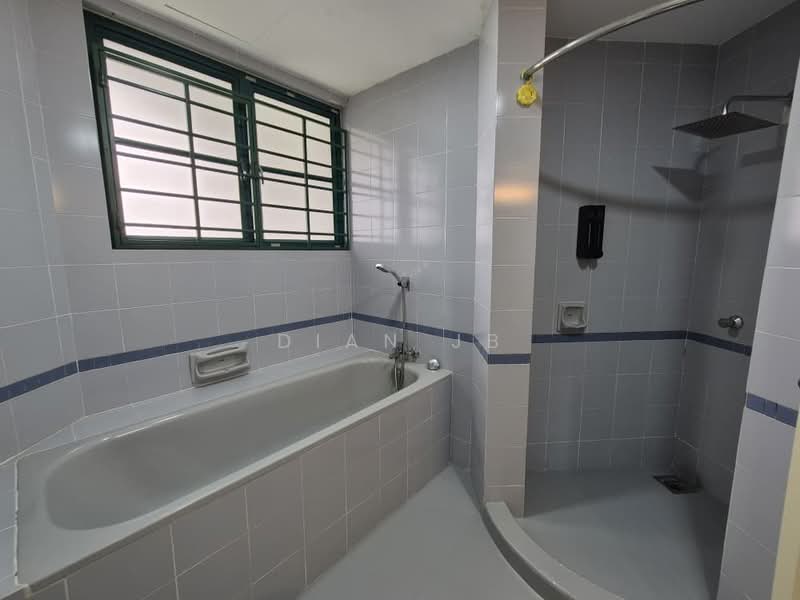 Condominium for Rent at The Straits View Condominium - Dian JB - Bathroom - PropertyGuru.com.my