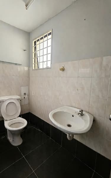 2-storey Terraced House for Sale in KL City Centre (Kuala Lumpur) - Denver Sin - Bathroom - PropertyGuru.com.my