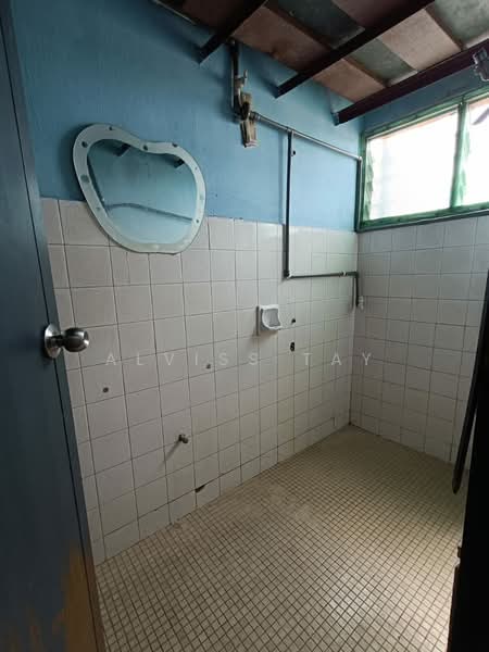 Shop / Office for Sale in Taman Senai Utama (Kulai) - Alviss Tay - Bathroom - PropertyGuru.com.my