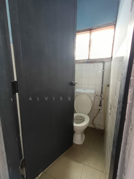 Shop / Office for Sale in Taman Senai Utama (Kulai) - Alviss Tay - Bathroom - PropertyGuru.com.my