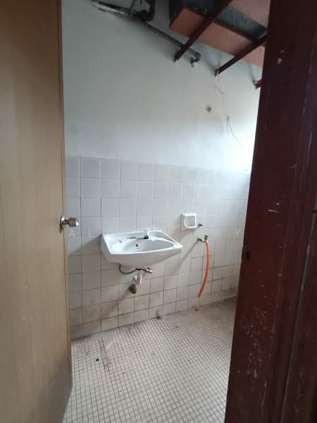 Shop / Office for Sale in Taman Senai Utama (Kulai) - Alviss Tay - Bathroom - PropertyGuru.com.my