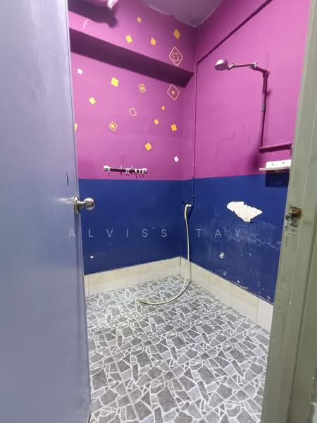 Shop / Office for Sale in Taman Senai Utama (Kulai) - Alviss Tay - Bathroom - PropertyGuru.com.my