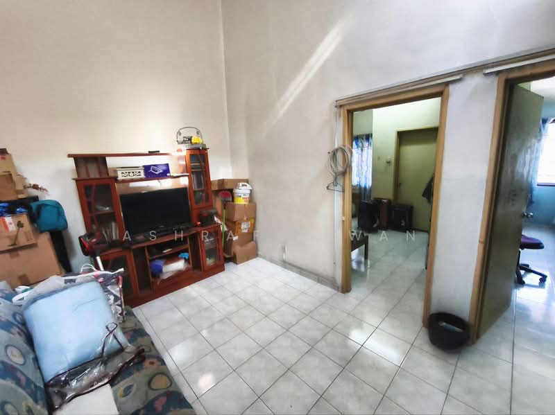 Rumah Teres 2 Tingkat untuk Dijual di Shah Alam (Selangor) - Ashraf Azwan - Living Room - PropertyGuru.com.my
