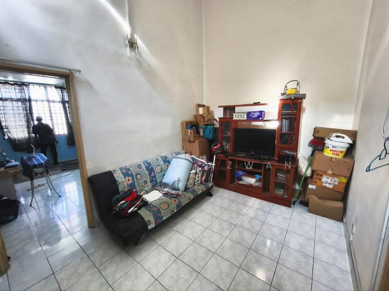 Rumah Teres 2 Tingkat untuk Dijual di Shah Alam (Selangor) - Ashraf Azwan - Living Room - PropertyGuru.com.my
