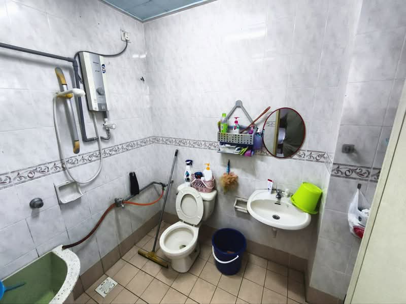 Rumah Teres 2 Tingkat untuk Dijual di Shah Alam (Selangor) - Ashraf Azwan - Bathroom - PropertyGuru.com.my