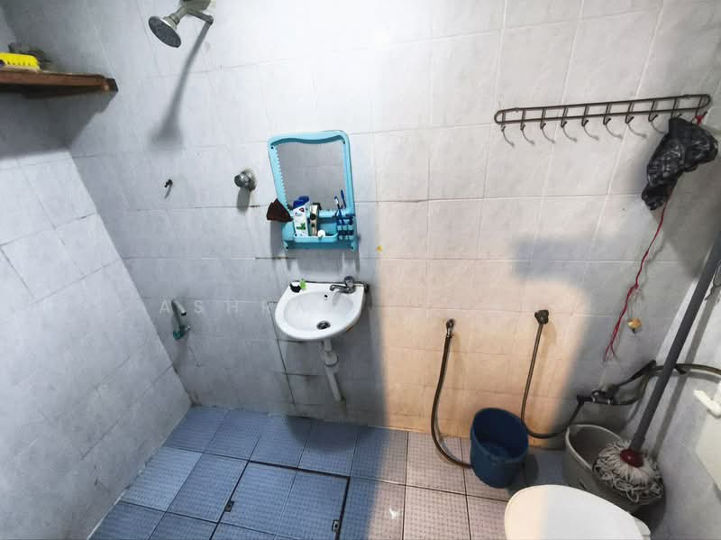 Rumah Teres 2 Tingkat untuk Dijual di Shah Alam (Selangor) - Ashraf Azwan - Bathroom - PropertyGuru.com.my