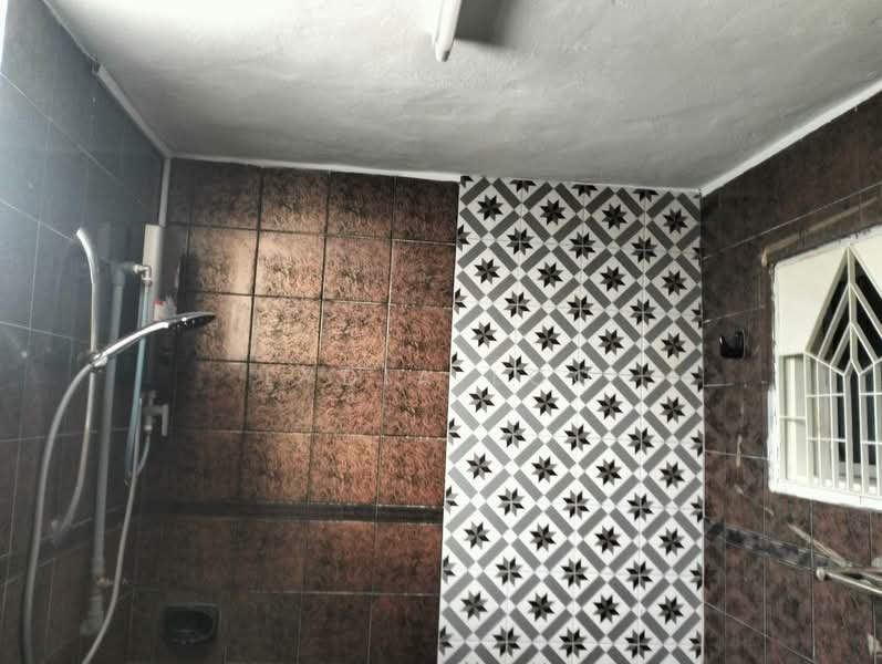 Rumah Teres 2 Tingkat untuk Disewa di SS17 (Subang Jaya) - Lydia Loo - Bathroom - PropertyGuru.com.my