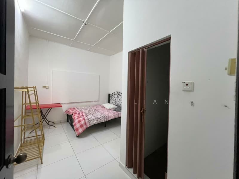Rumah Teres 1 Tingkat untuk Dijual di Taman Sri Tebrau (Johor Bahru) - Alicia Lian - Bedroom - PropertyGuru.com.my