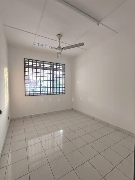 1.5-storey Terraced House for Sale in Taman Gaya (Ulu Tiram) - Max Lam - Interior - PropertyGuru.com.my