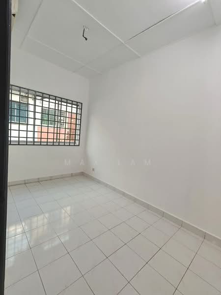 1.5-storey Terraced House for Sale in Taman Gaya (Ulu Tiram) - Max Lam - Interior - PropertyGuru.com.my