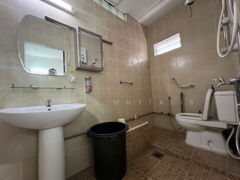 1.5-storey Terraced House for Sale in Usj 6 (Subang Jaya) - Shafiq Muttalib - Bathroom - PropertyGuru.com.my