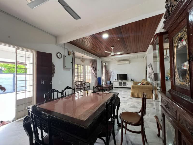 1.5-storey Terraced House for Sale in Usj 6 (Subang Jaya) - Shafiq Muttalib - Living Room - PropertyGuru.com.my