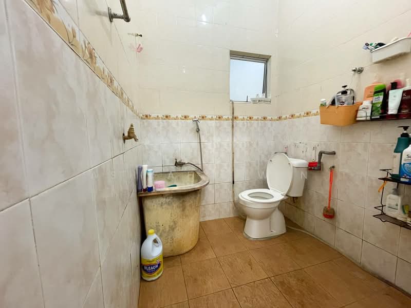 Semi-Detached House for Sale in Kuala Kubu Baharu (Selangor) - Ashraf Azwan - Bathroom - PropertyGuru.com.my
