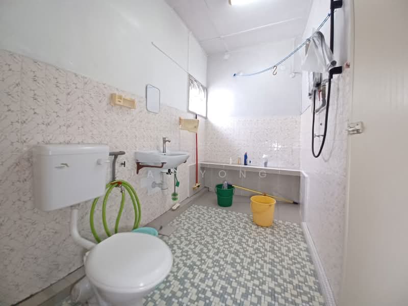 Rumah Teres 2 Tingkat untuk Dijual di Taman Eng Ann (Klang) - Jay Yong - Bathroom - PropertyGuru.com.my