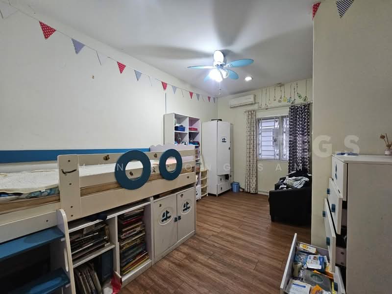 Rumah Teres 2 Tingkat untuk Dijual di Seksyen 32, Kemuning Green Ville (Shah Alam) - Mun Keong Sam - Bedroom - PropertyGuru.com.my